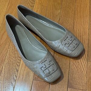 Tory Burch Taupe Croc-Embossed Ballet Flats 10M Logo Shoes